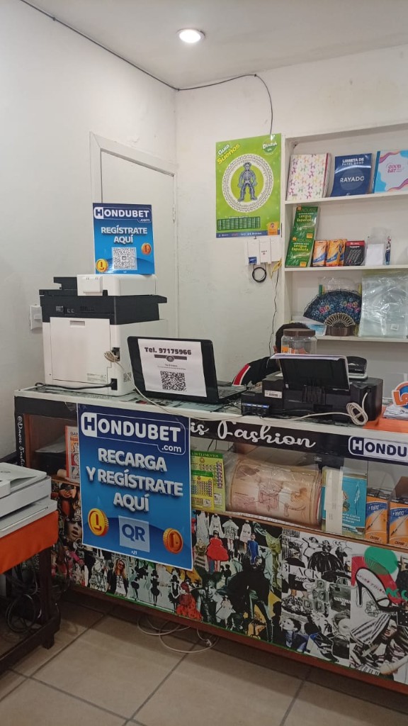 Punto Hondubet en papelería de barrio